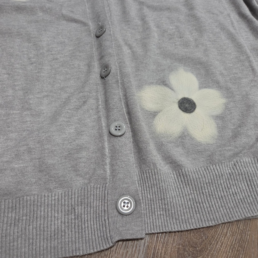 Aaeda Gray Floral Button Front Cardigan Sweater XL Fuzzy Flower Knit V-Neck - Picture 2 of 6